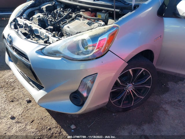 Toyota Prius C Two 2015 JTDKDTB30F1114203 Image 6