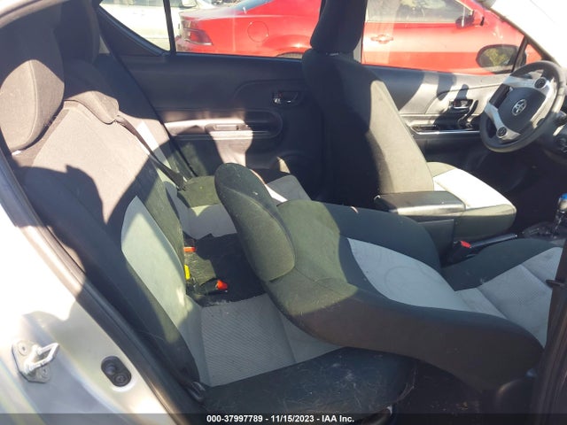 Toyota Prius C Two 2015 JTDKDTB30F1114203 Image 8