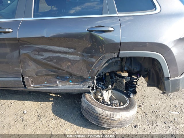 1C4PJLCBXHW645239 Jeep Cherokee Latitude Fwd