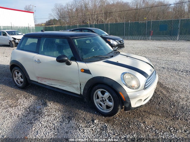 2009 MINI COOPER WMWMF33519TW74286 Photo 0