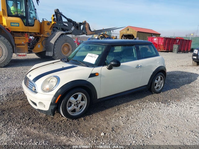 2009 MINI COOPER WMWMF33519TW74286 Photo 1