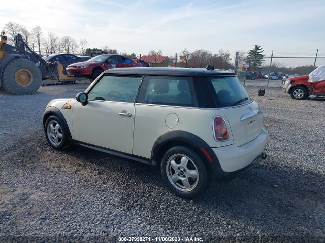 2009 MINI COOPER WMWMF33519TW74286 Photo 2