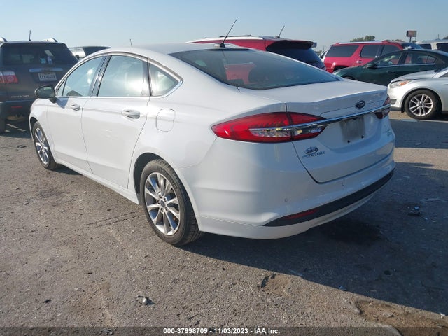3FA6P0HD8HR126492 Ford FUSION SE