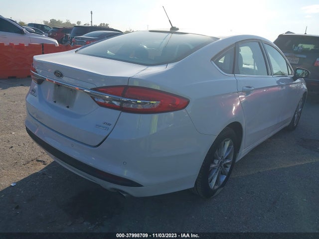 3FA6P0HD8HR126492 Ford FUSION SE