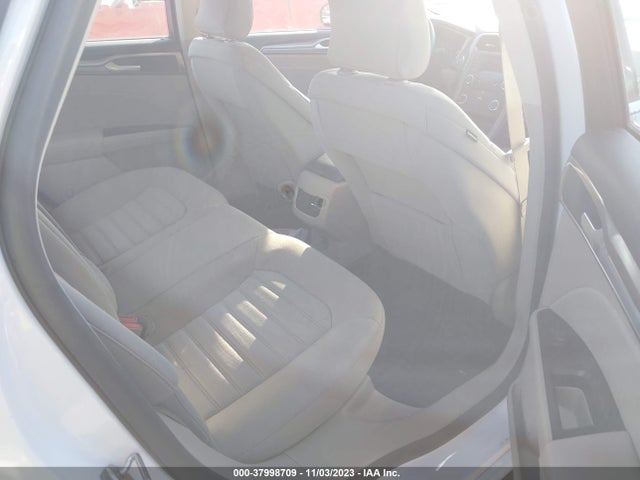 3FA6P0HD8HR126492 Ford FUSION SE