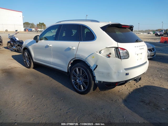 2011 PORSCHE CAYENNE WP1AB2A23BLA44598 Photo 2