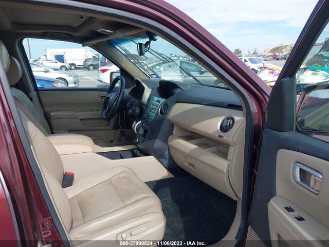 2011 HONDA PILOT TOURING VIN: 5FNYF3H91BB030201