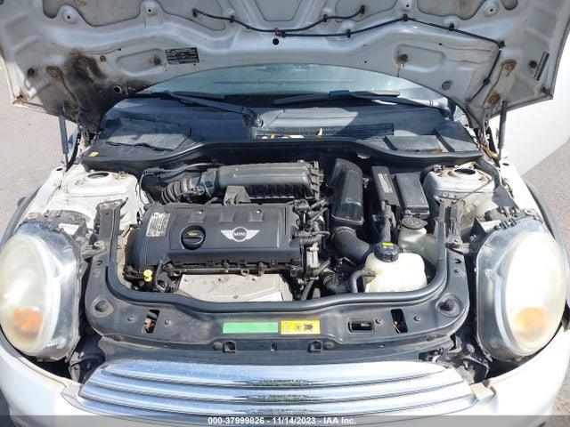 2011 MINI COOPER HARDTOP WMWSU3C52BTX96545 Photo 9