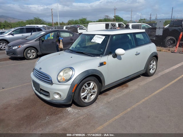 2011 MINI COOPER HARDTOP WMWSU3C52BTX96545 Photo 1