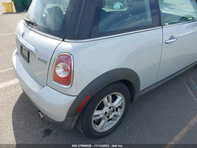 2011 MINI COOPER HARDTOP WMWSU3C52BTX96545 Photo 5