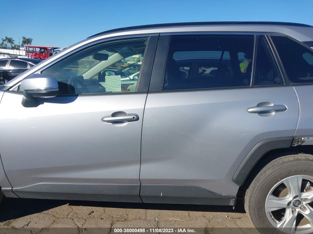 2019 TOYOTA RAV4 XLE VIN: JTMW1RFV7KD024662
