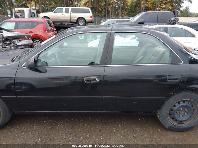 2001 TOYOTA CAMRY LE VIN: 4T1BG28K31U023770