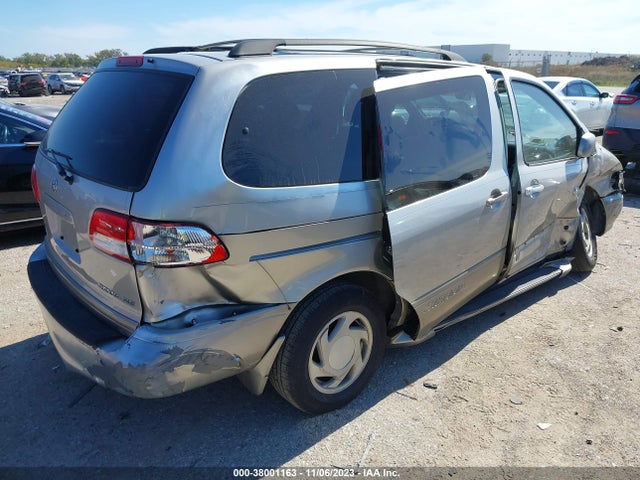 2002 TOYOTA SIENNA XLE VIN: 4T3ZF13C02U450165