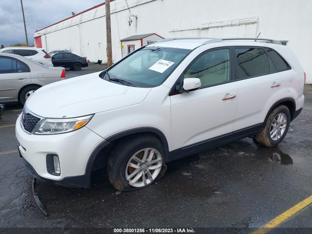 KIA SORENTO LX 2015 5XYKT4A63FG658053 Image 2