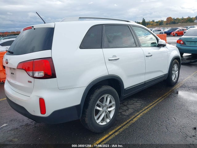 KIA SORENTO LX 2015 5XYKT4A63FG658053 Image 4