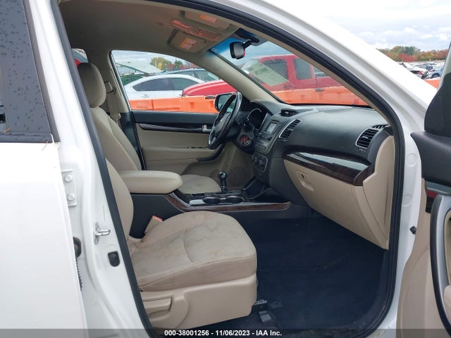 KIA SORENTO LX 2015 5XYKT4A63FG658053 Image 5