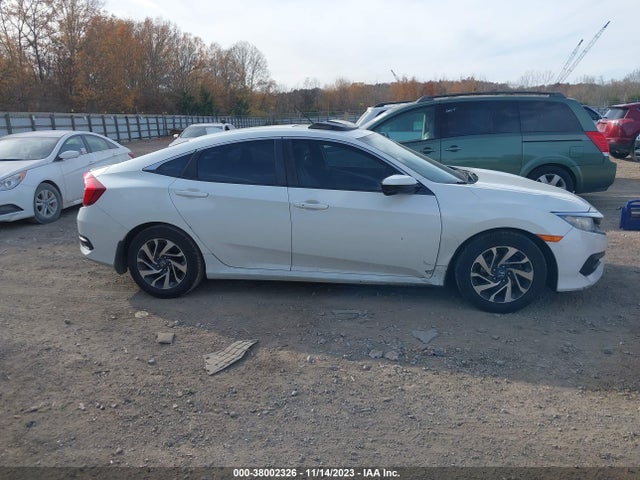 Honda CIVIC EX 2018 19XFC2F70JE010005 Image 14