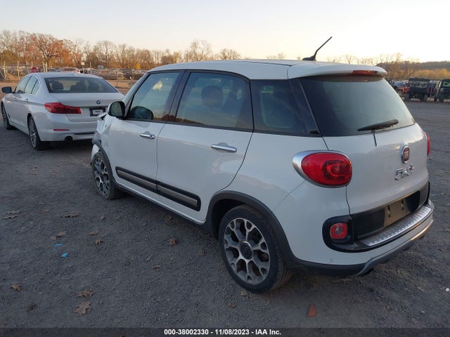 2014 FIAT 500L ZFBCFADH2EZ007829 Photo 2
