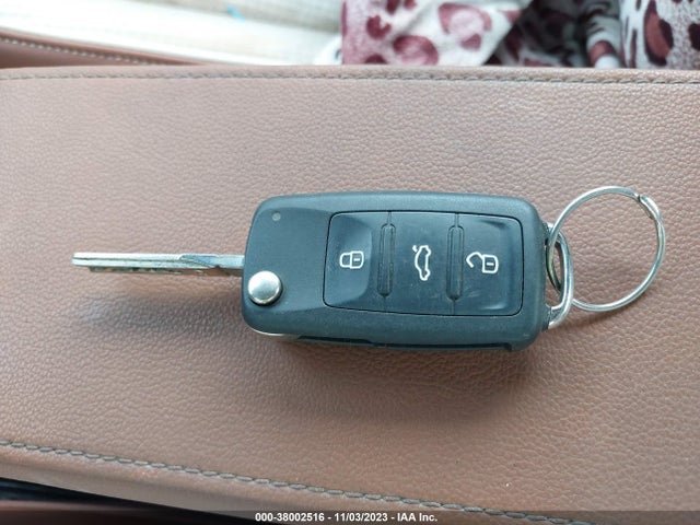 Volkswagen Beetle #pinkbeetle 2017 3VW517AT8HM810602 Image 11
