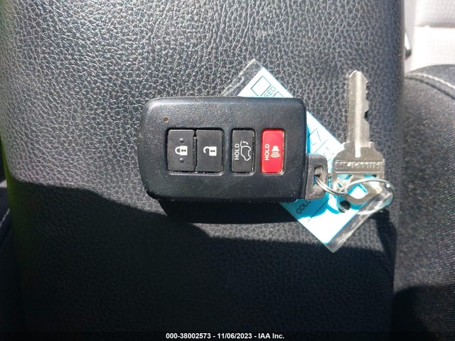 2018 TOYOTA RAV4 XLE VIN: 2T3WFREVXJW469921