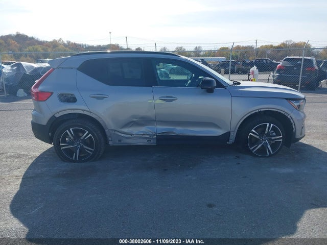 Volvo Xc40 B5 Plus Dark Theme 2023 YV4L12UL1P2085484 Image 13