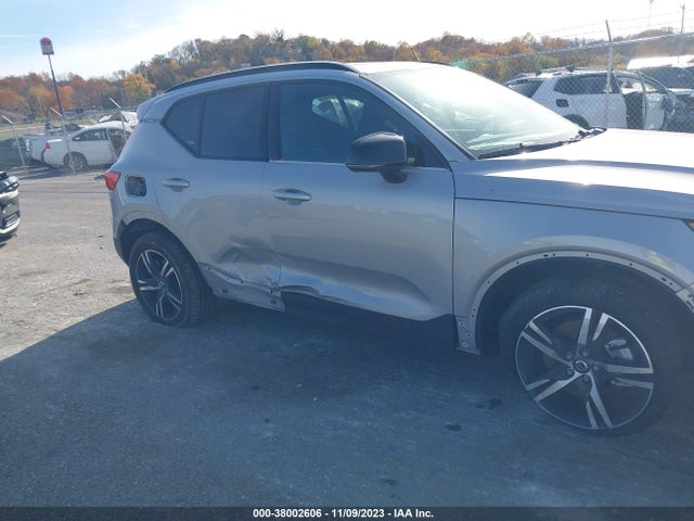 Volvo Xc40 B5 Plus Dark Theme 2023 YV4L12UL1P2085484 Image 6