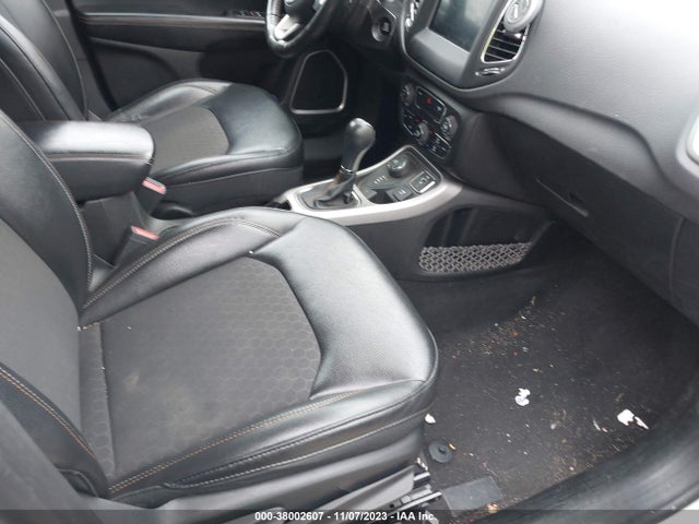 2018 JEEP COMPASS LATITUDE 4X4 VIN: 3C4NJDBB8JT423051
