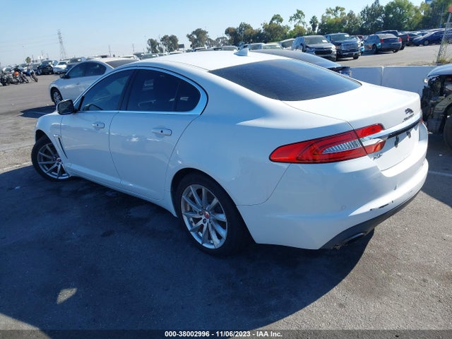 2015 JAGUAR XF SAJWA0FS9FPU64390 Photo 2