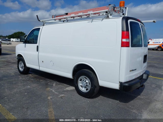 Chevrolet EXPRESS CARGO VAN 2017 1GCWGAFF3H1118931 Image 3