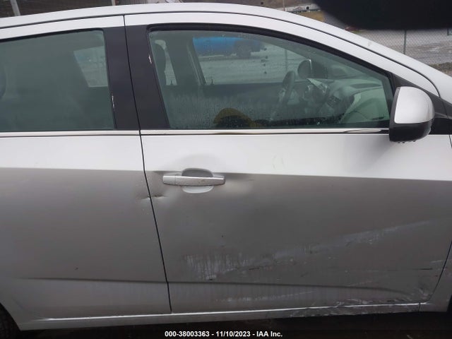 Chevrolet Sonic Lt Auto 2015 1G1JC6SH5F4172746 Image 13