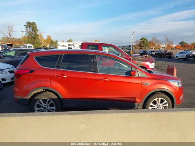 1FMCU9GDXKUB33077 Ford ESCAPE SE