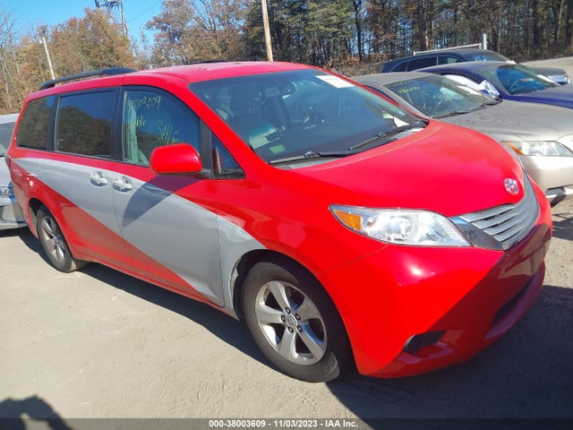 2015 TOYOTA SIENNA LE 8 PASSENGER VIN: 5TDKK3DC7FS684575