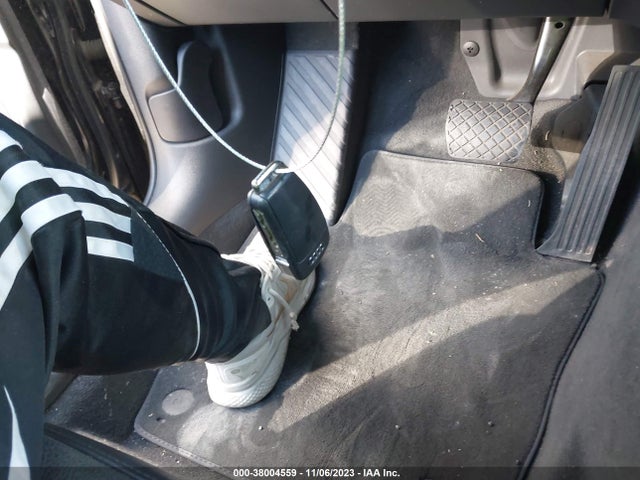 WA1HCCFS6HR013308 Audi Q3 2.0t Premium