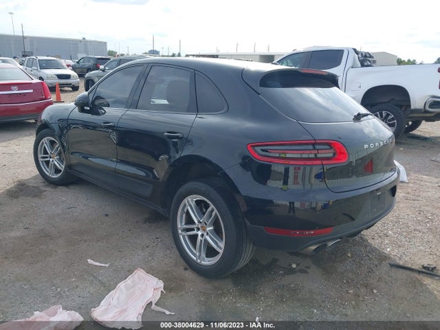 2016 PORSCHE MACAN WP1AB2A52GLB41423 Photo 2