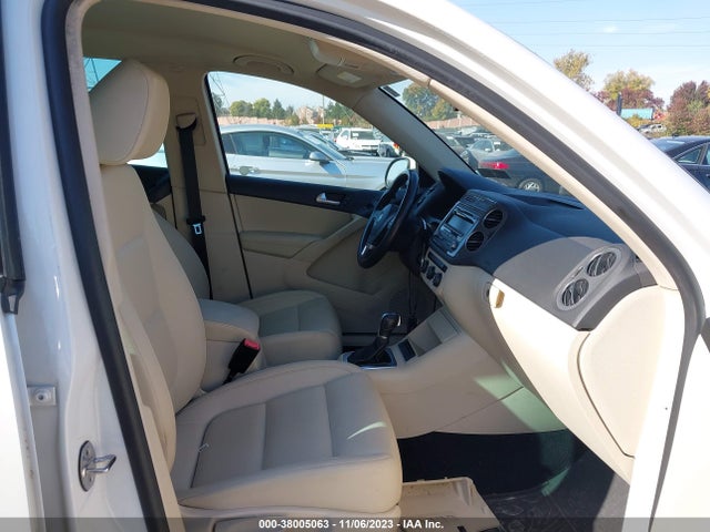 WVGBV3AX1EW550993 Volkswagen TIGUAN SE