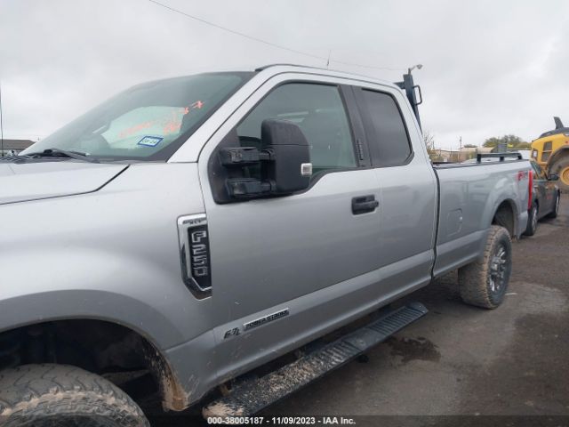 1FT7X2BTXJEC18707 Ford F-250 Xlt