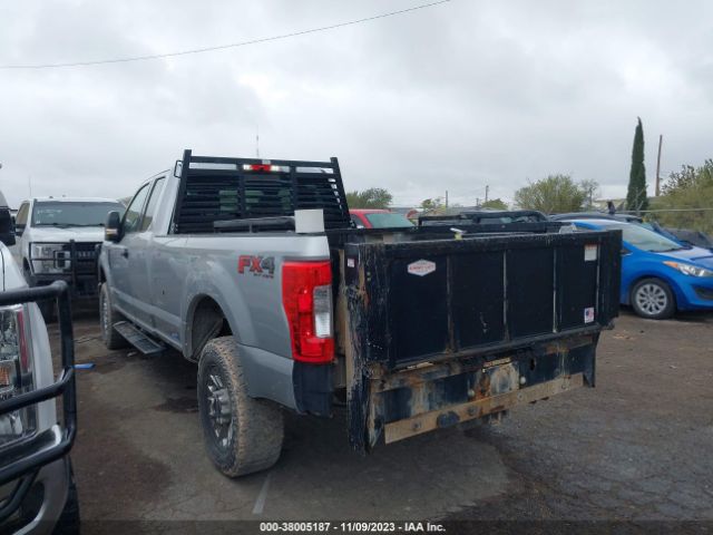 1FT7X2BTXJEC18707 Ford F-250 Xlt