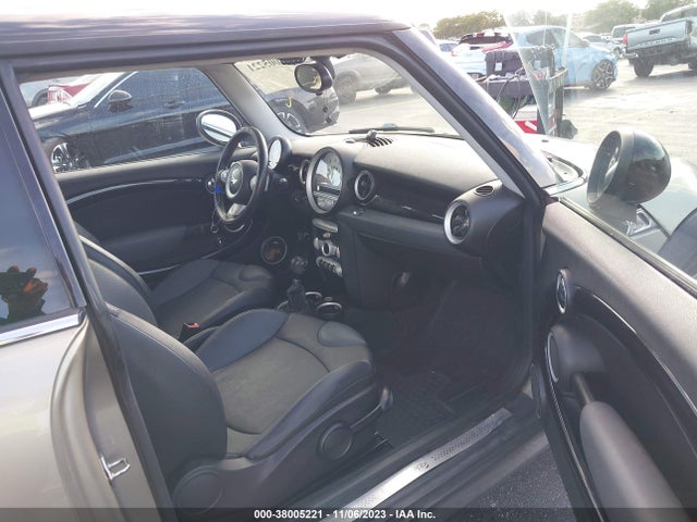 2009 MINI COOPER S WMWMF73509TW82791 Photo 4