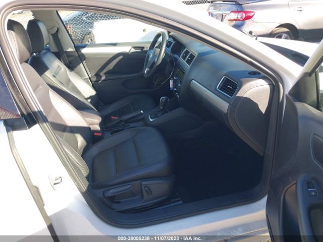 3VWD17AJ2EM323529 Volkswagen Jetta 1.8t Se