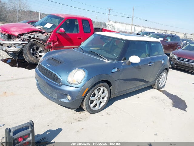 2010 MINI COOPER S WMWMF7C50ATZ74364 Photo 1