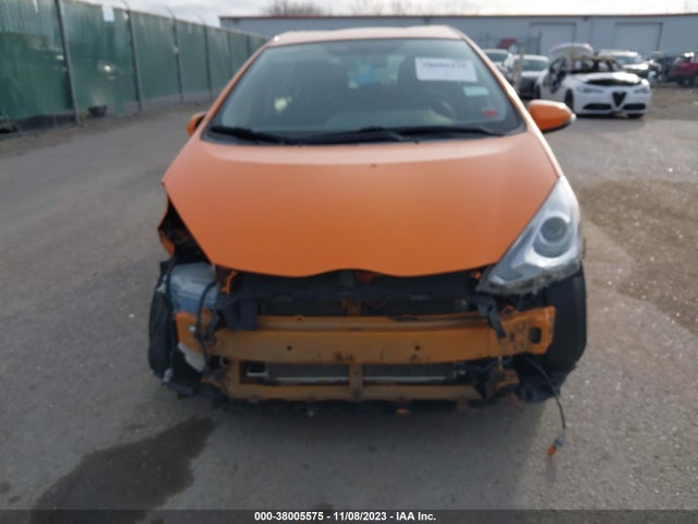 Toyota Prius C Two 2015 JTDKDTB31F1106921 Image 13