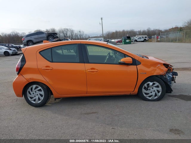 Toyota Prius C Two 2015 JTDKDTB31F1106921 Image 14