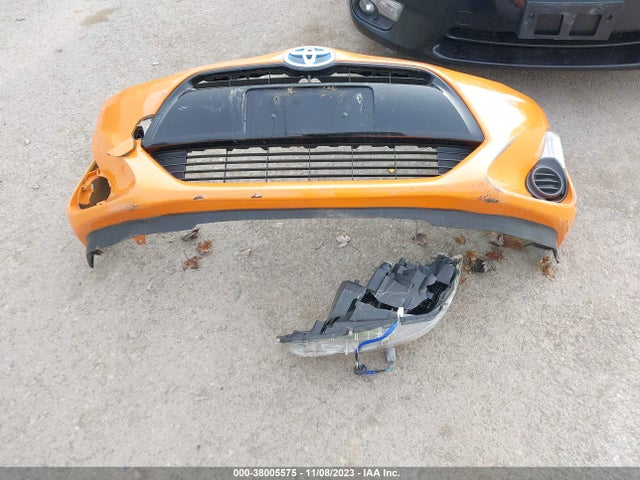 Toyota Prius C Two 2015 JTDKDTB31F1106921 Image 12