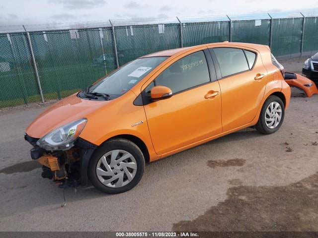 Toyota Prius C Two 2015 JTDKDTB31F1106921 Image 2