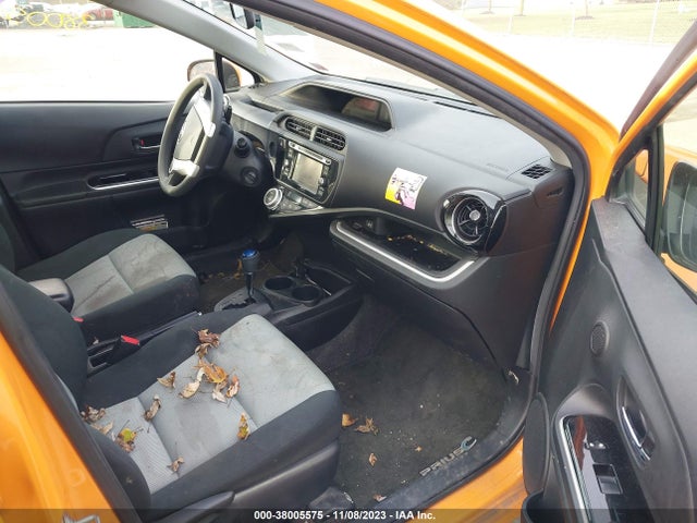 Toyota Prius C Two 2015 JTDKDTB31F1106921 Image 5
