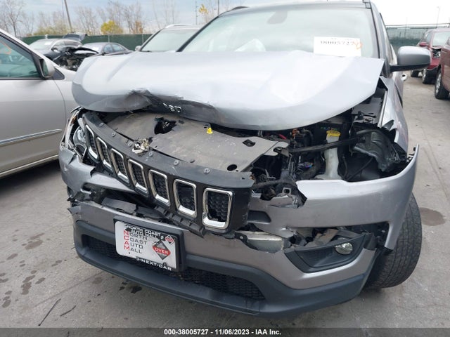 3C4NJDBB3JT131890 Jeep Compass Latitude 4x4