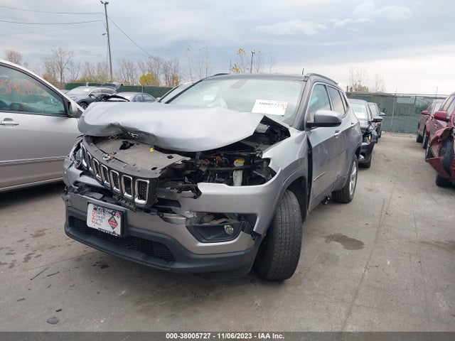 3C4NJDBB3JT131890 Jeep Compass Latitude 4x4
