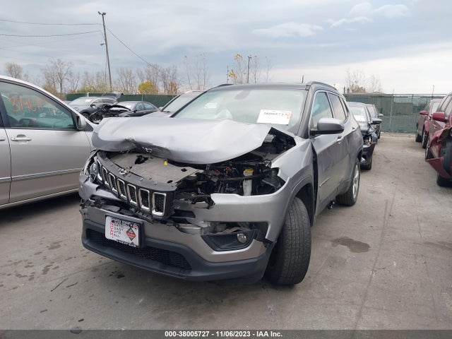 3C4NJDBB3JT131890 Jeep Compass Latitude 4x4