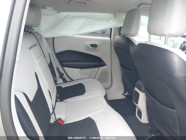 3C4NJDBB3JT131890 Jeep Compass Latitude 4x4
