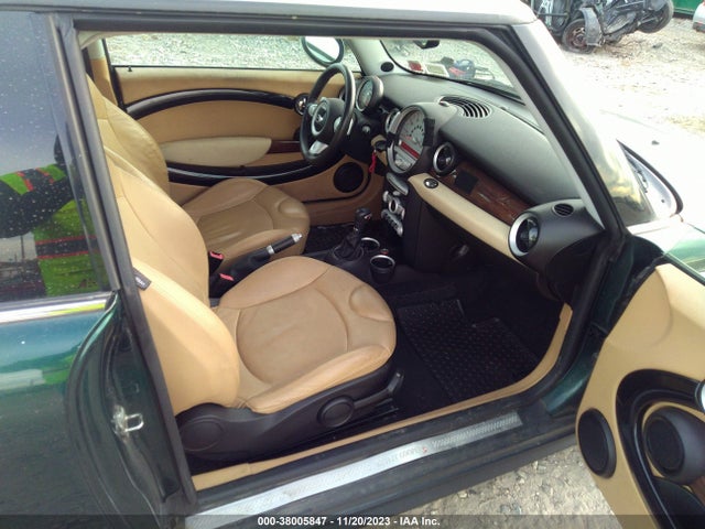 2008 MINI COOPER CLUBMAN WMWMM33578TP88894 Photo 4